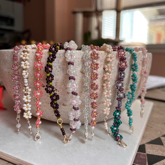 Colorful Flower Beaded Bracelet - Picture 3 of 8
